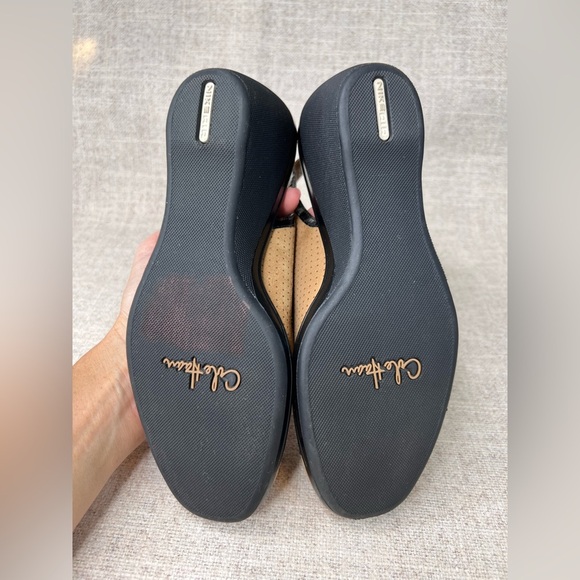 Cole Haan tan perforated suede & black patent wedges heels size 6.5B slingback - Picture 9 of 9